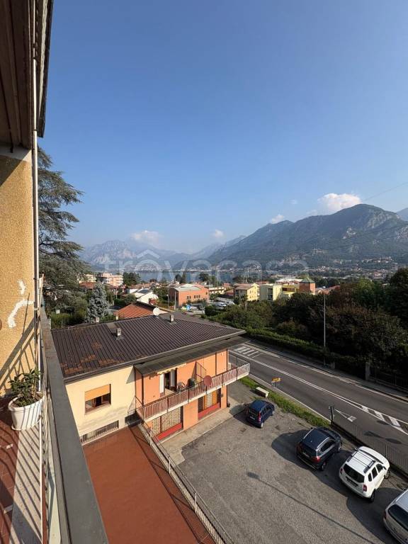appartamento in vendita ad Olginate in zona Capiate
