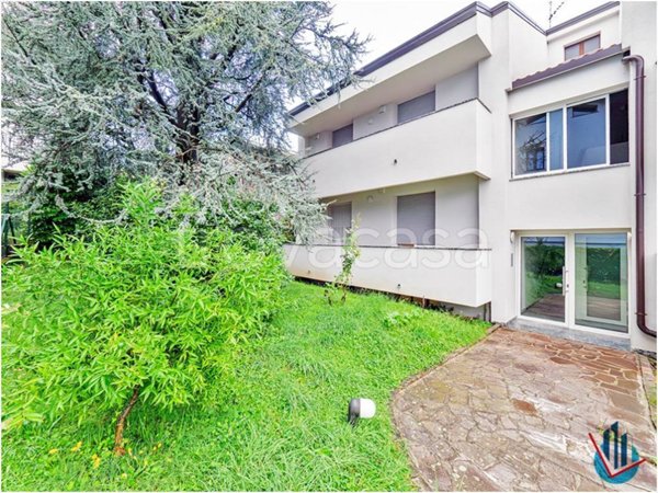 appartamento in vendita ad Olginate in zona Capiate