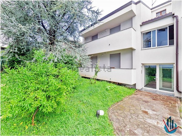 appartamento in vendita ad Olginate in zona Capiate