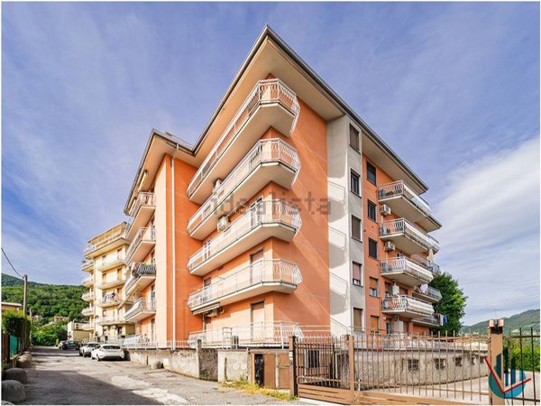 appartamento in vendita ad Olginate in zona Capiate
