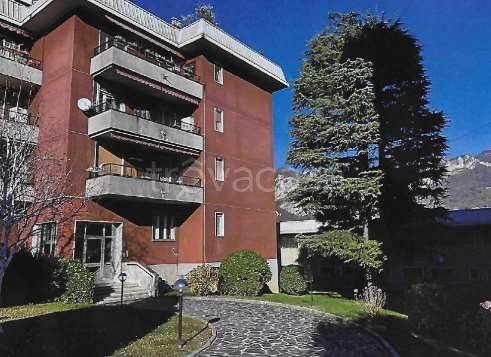 appartamento in vendita ad Olginate in zona Capiate