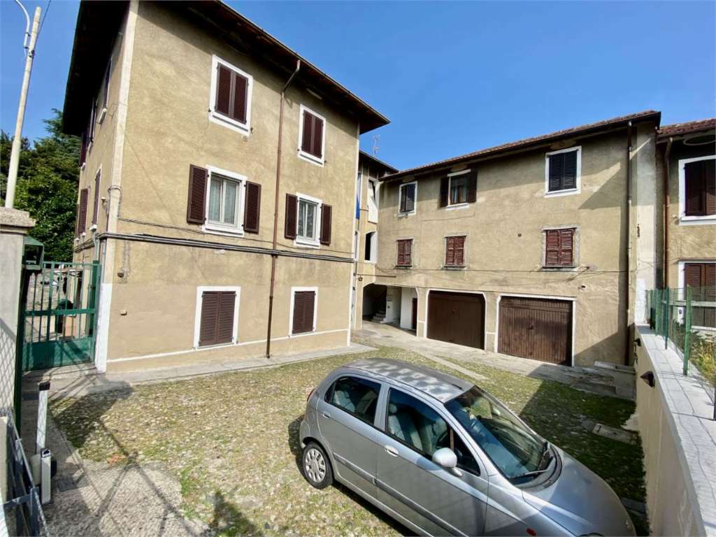 appartamento in vendita ad Olginate in zona Capiate