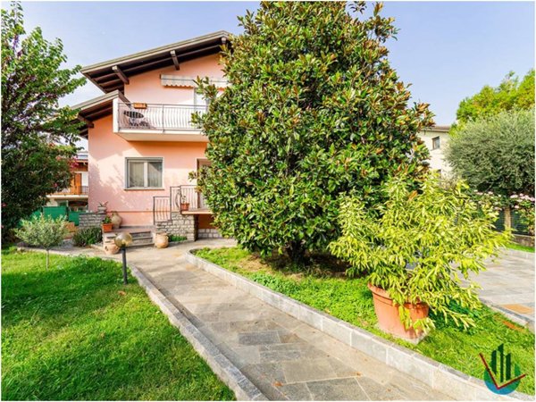 casa indipendente in vendita ad Olginate