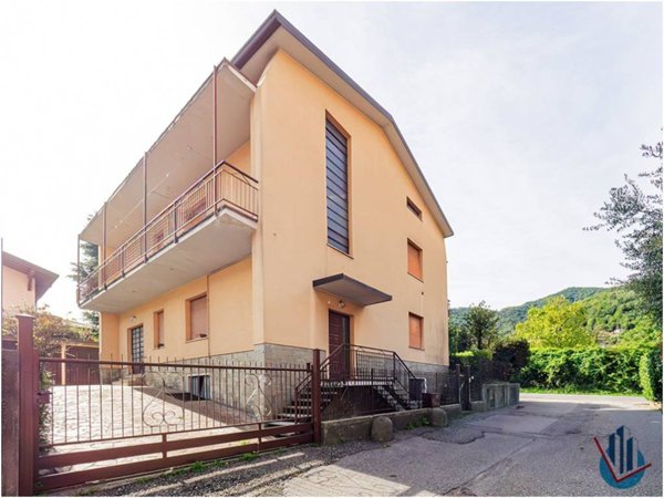 casa indipendente in vendita ad Olginate in zona Capiate