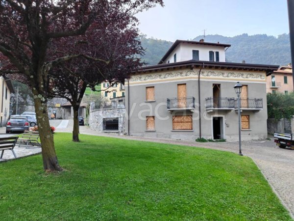 casa indipendente in vendita ad Oliveto Lario in zona Limonta