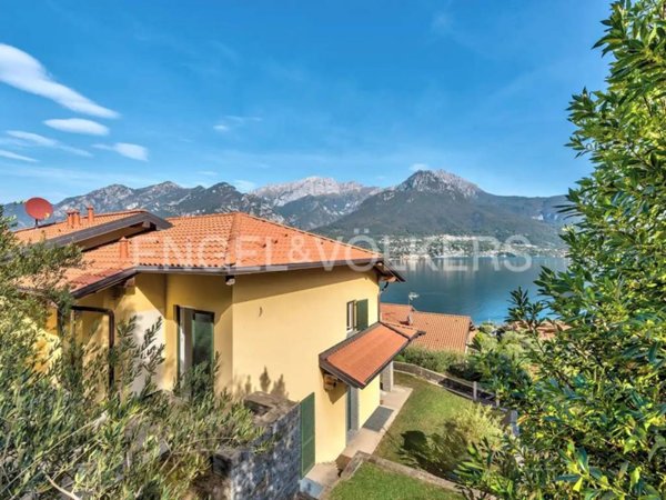 casa indipendente in vendita ad Oliveto Lario in zona Vassena