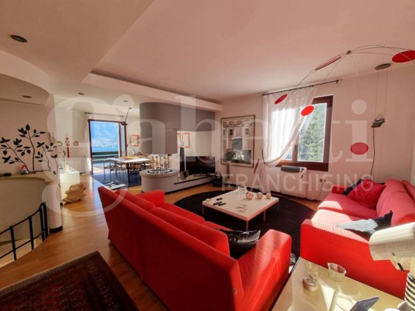 casa indipendente in vendita ad Oliveto Lario