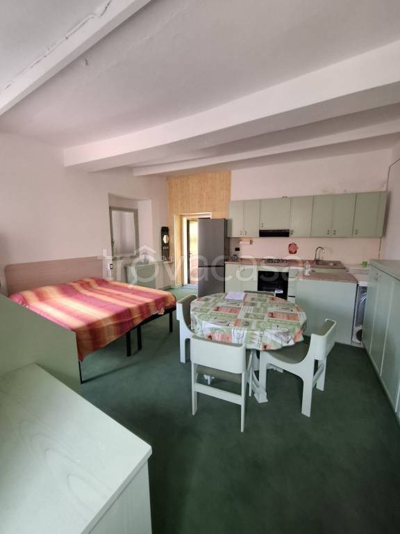 appartamento in vendita ad Oliveto Lario in zona Limonta