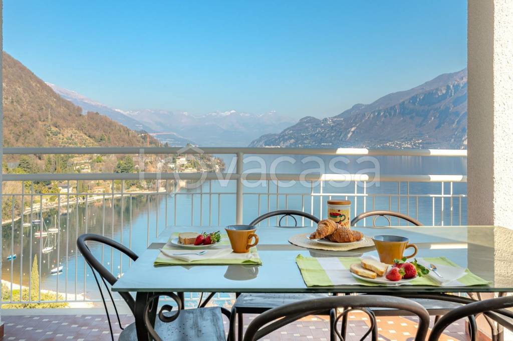 appartamento in vendita ad Oliveto Lario in zona Limonta