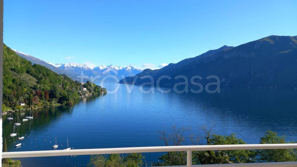 appartamento in vendita ad Oliveto Lario in zona Limonta
