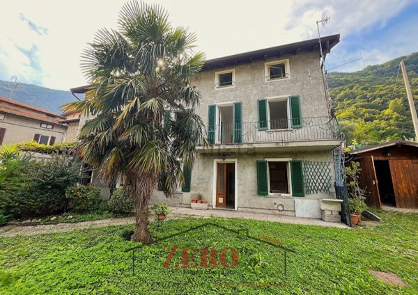 casa indipendente in vendita ad Oliveto Lario in zona Vassena