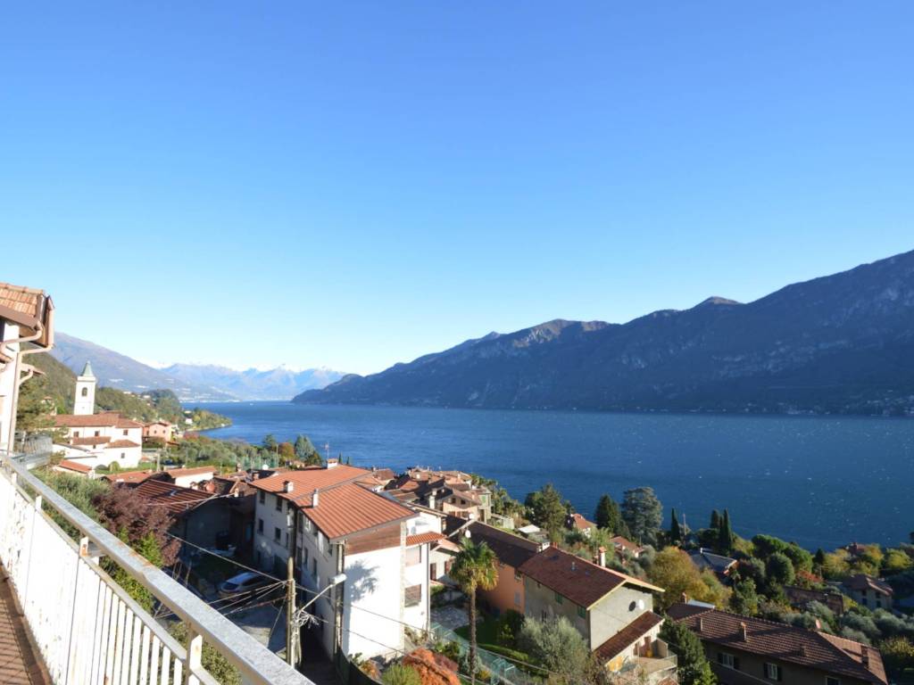 appartamento in vendita ad Oliveto Lario in zona Limonta