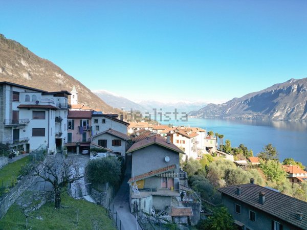appartamento in vendita ad Oliveto Lario in zona Limonta