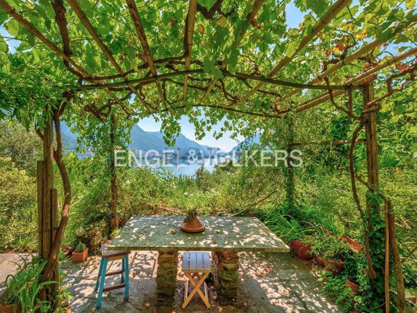 casa indipendente in vendita ad Oliveto Lario