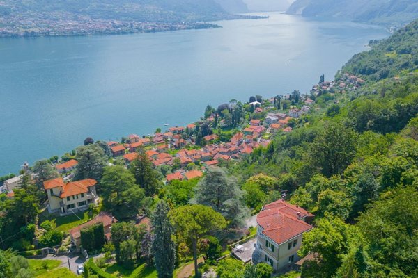 casa indipendente in vendita ad Oliveto Lario in zona Vassena