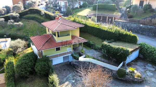 casa indipendente in vendita ad Oliveto Lario in zona Limonta