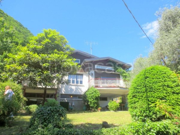 casa indipendente in vendita ad Oliveto Lario in zona Limonta