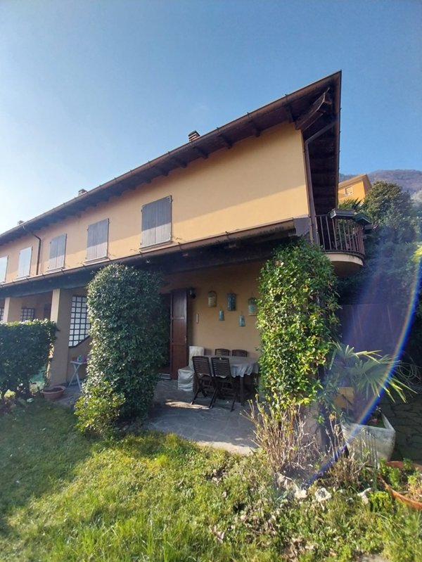 casa indipendente in vendita ad Oliveto Lario