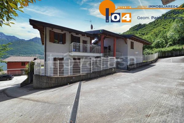 appartamento in vendita ad Oliveto Lario in zona Onno