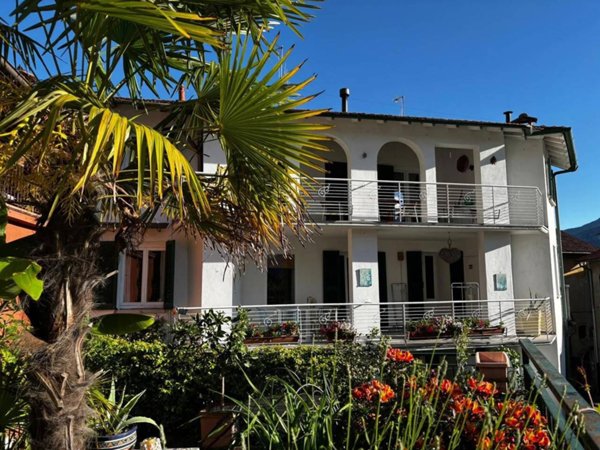 appartamento in vendita ad Oliveto Lario in zona Limonta