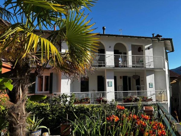 intera palazzina in vendita ad Oliveto Lario in zona Limonta