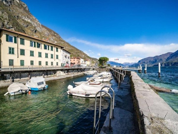 appartamento in vendita ad Oliveto Lario in zona Onno
