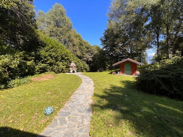 appartamento in vendita ad Oliveto Lario in zona Onno