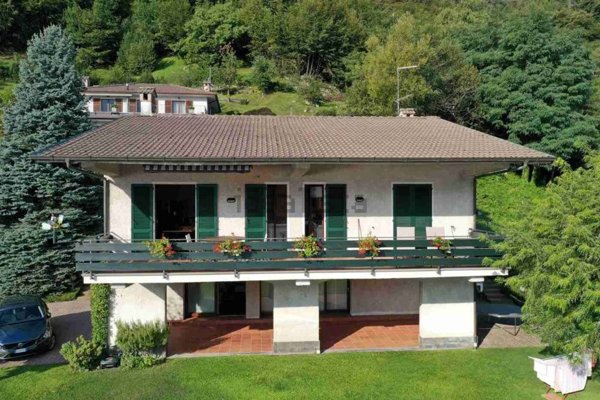 casa indipendente in vendita ad Oliveto Lario in zona Limonta