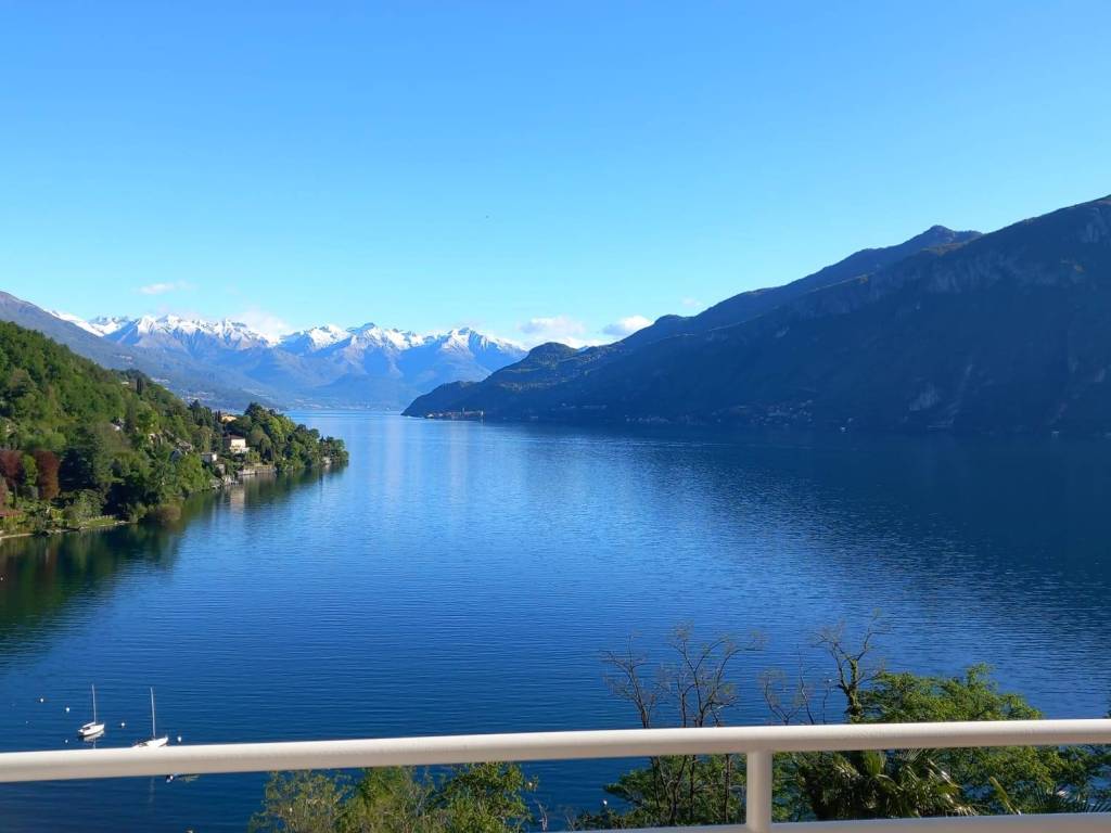 appartamento in vendita ad Oliveto Lario in zona Limonta