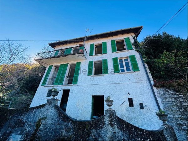 appartamento in vendita ad Oliveto Lario in zona Limonta