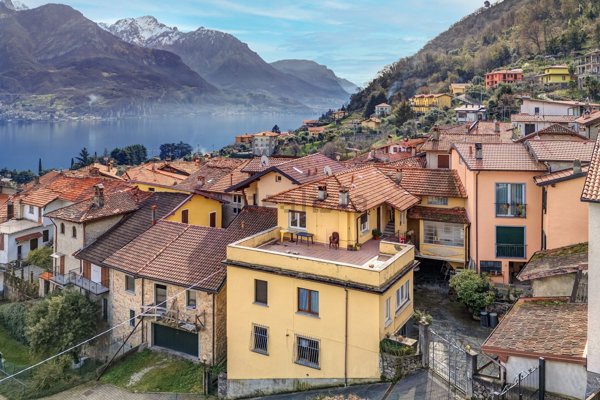 appartamento in vendita ad Oliveto Lario in zona Limonta