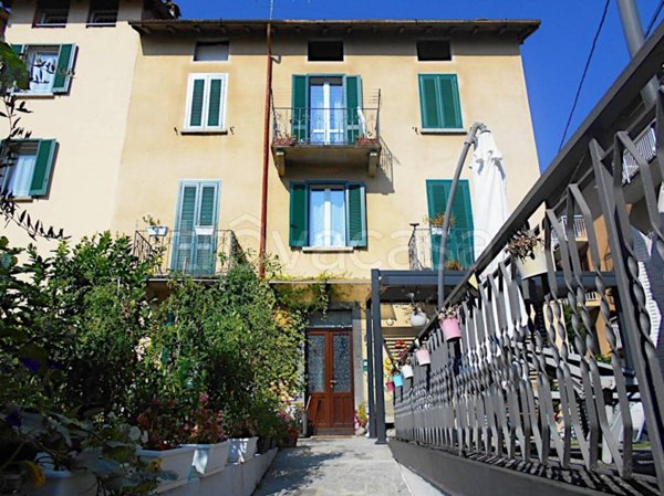 casa indipendente in vendita ad Oliveto Lario in zona Vassena