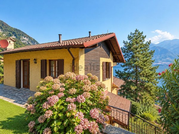 casa indipendente in vendita ad Oliveto Lario in zona Limonta