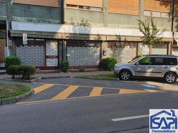 negozio in vendita ad Osnago