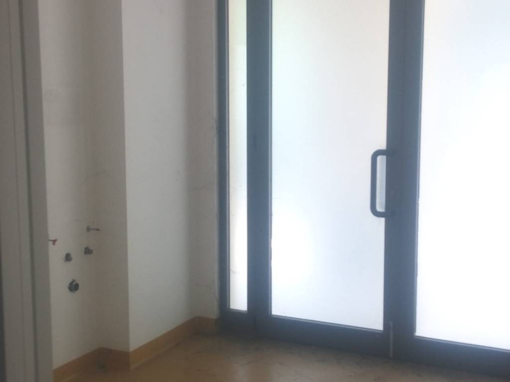 negozio in vendita ad Osnago