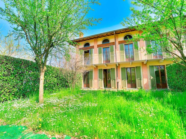 casa indipendente in vendita ad Osnago