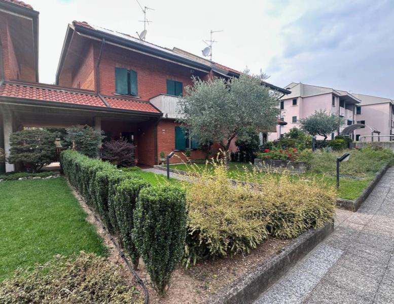 casa indipendente in vendita ad Osnago