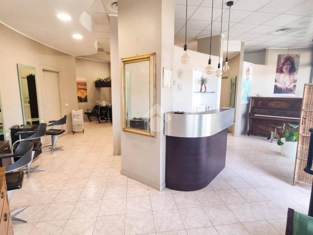 negozio in vendita ad Osnago