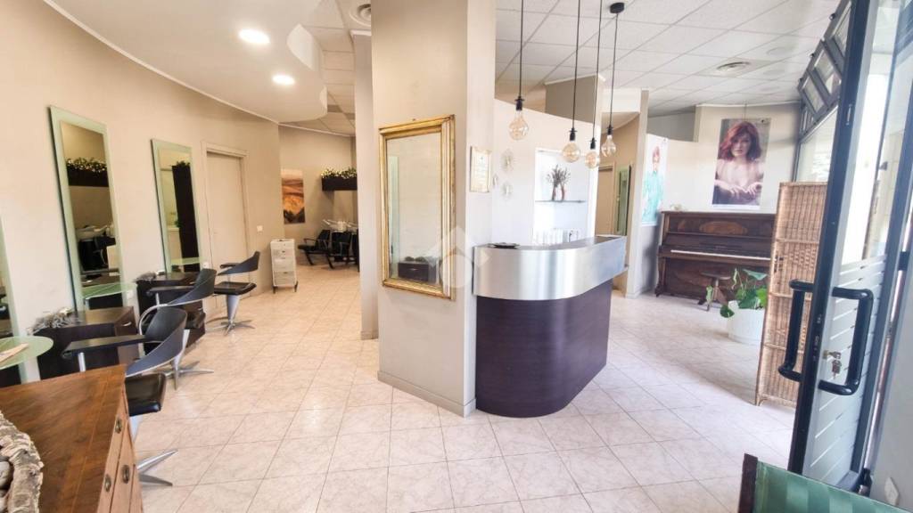 negozio in vendita ad Osnago