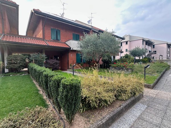 casa indipendente in vendita ad Osnago