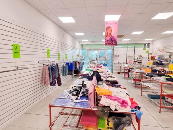 negozio in vendita ad Osnago