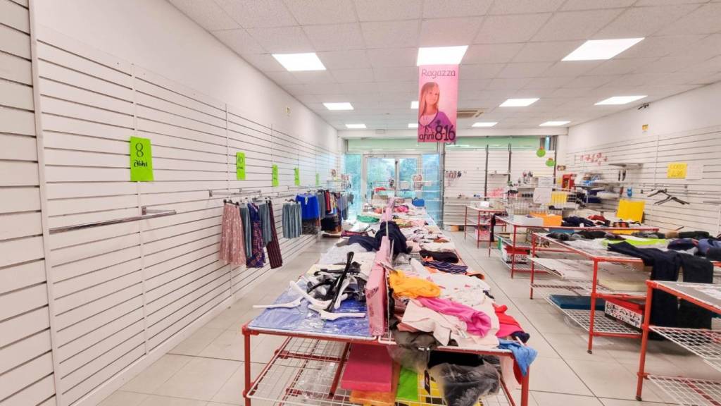 negozio in vendita ad Osnago