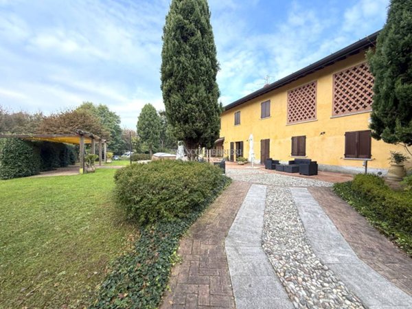 intera palazzina in vendita ad Osnago in zona Aurora