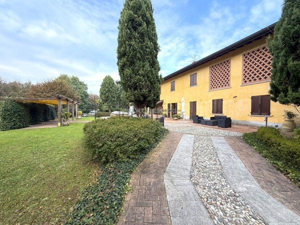 casale in vendita ad Osnago