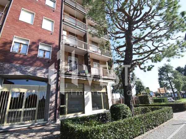 negozio in vendita ad Osnago