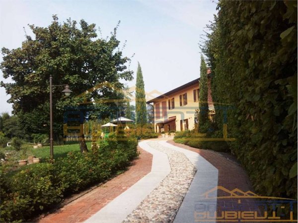 casa indipendente in vendita ad Osnago in zona Aurora