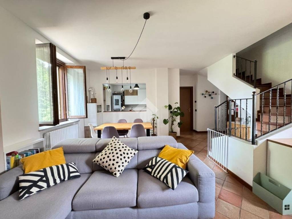 appartamento in vendita ad Osnago in zona Canova