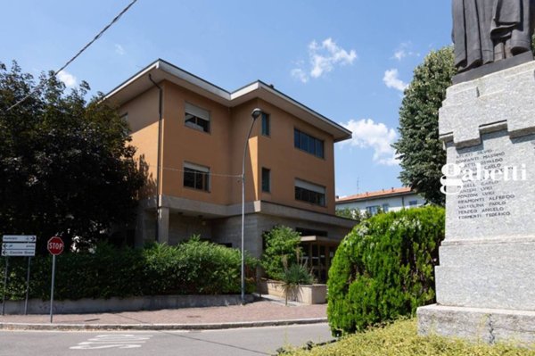 locale commerciale in vendita ad Osnago in zona Canova