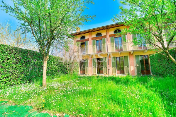casa indipendente in vendita ad Osnago in zona Canova