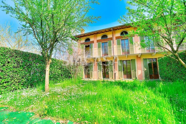 casa indipendente in vendita ad Osnago in zona Canova